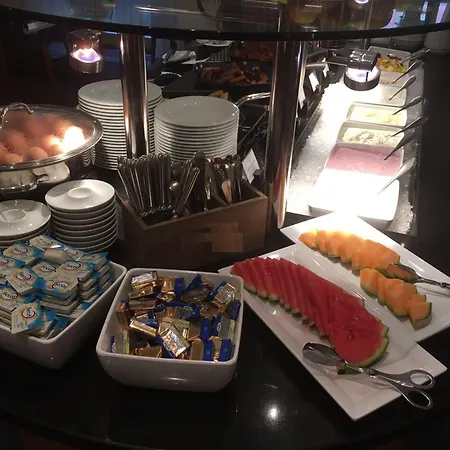 Mercure & Residenz Checkpoint Charlie Otel