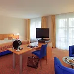 美居酒店柏灵查勒边检站店 酒店