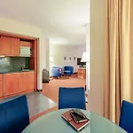 美居酒店柏灵查勒边检站店