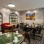 美居酒店柏灵查勒边检站店 4*